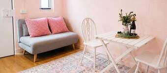 Pink vineyard loft cottage, McLaren Vale