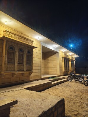 Unclassified image, 5 of 9, button - The desert view (Jaisalmer)