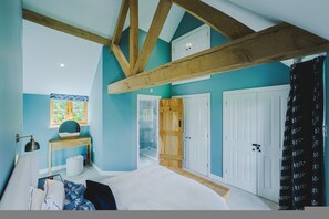 Room - The Old Stables - Cotswolds Country Retreat With Shepherd s Hut (Swindon)