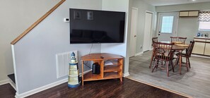 Dining - 2-bedroom townhome in lovely Chincoteague with AC comfort (Chincoteague)