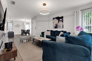 Living area - Orlando Adventure Base At Club Cortile (Kissimmee)