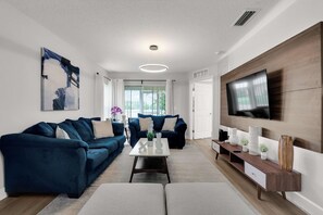Living area - Orlando Adventure Base At Club Cortile (Kissimmee)