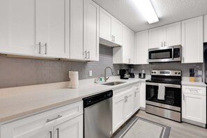 Private kitchen - Orlando Adventure Base At Club Cortile (Kissimmee)