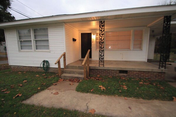 Unclassified image, 1 of 24, button - House Sleeps 8 with Air Conditioning (North Little Rock)