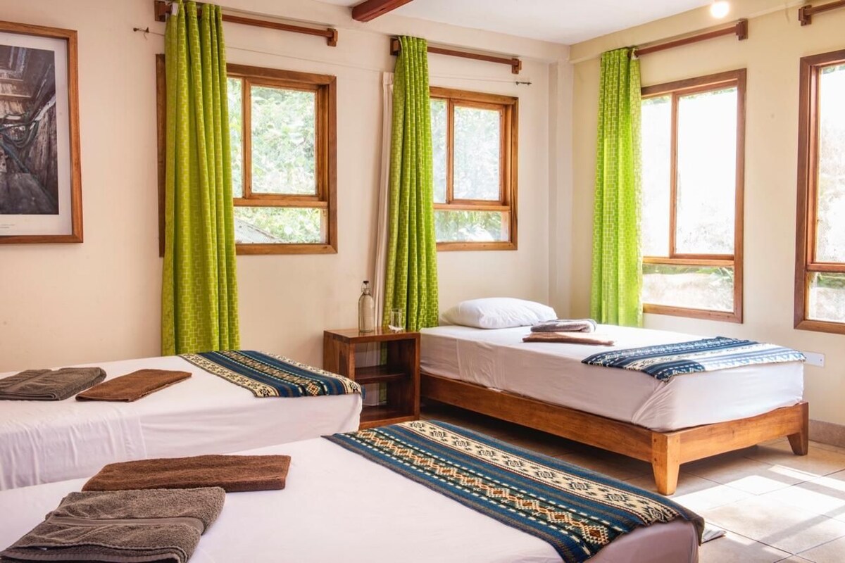 Quarto quádruplo standard, vista para a montanha