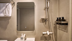 A modern bathroom with a shower, a toilet, and a sink. - Anook Hotel Daegu Station (Daegu)