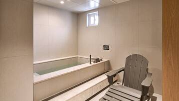 Private spa tub
