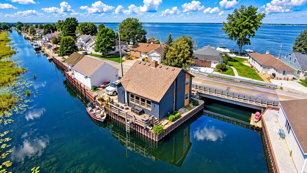 Unclassified image, 1 of 27, button - The Marsh Inn /Waterfront Escape (Clay)
