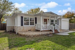 Exterior - Cozy House near AT&T Stadium ~ Game Room ~ Parking ~ Grill ~ Large Backyard (Arlington)
