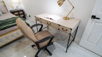 3 bedrooms, desk, iron/ironing board, WiFi (free)