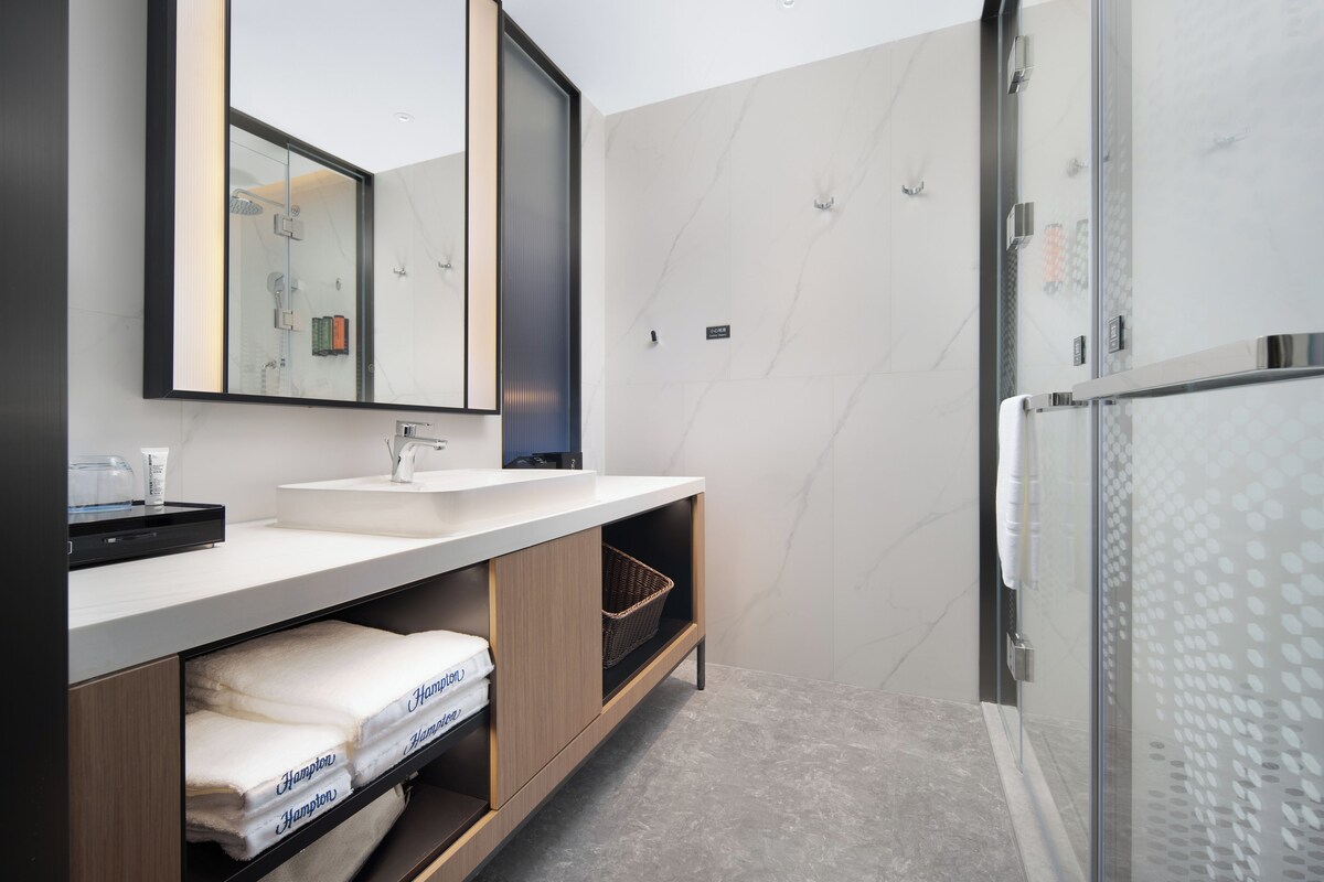 Superior Twin Room | Bathroom