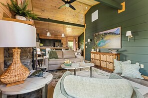 Living area - 1Mi to Pkway|Hot Tub|Newly Renovated|Cozy Cabin|Fire Pit (Pigeon Forge)