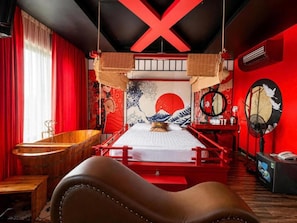 A room with a bed, a wooden bathtub, and a red and black color scheme. - HOANG LONG 1 HOTEL (Hanoi)