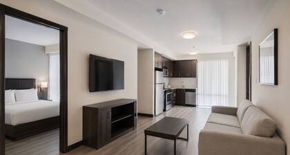 Modern Manhattan Condo Near Times Square
