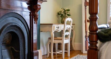 Deck Quarters-Boudoir