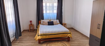 Cozy villa with a pool, 5 minutes from the airport and close to all amenities