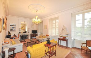 Living Room - Luxurious home in Montaut with private swimming pool, can be inside or outside (Montaut)