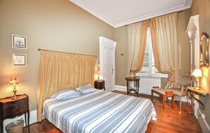 Bed - Luxurious home in Montaut with private swimming pool, can be inside or outside (Montaut)