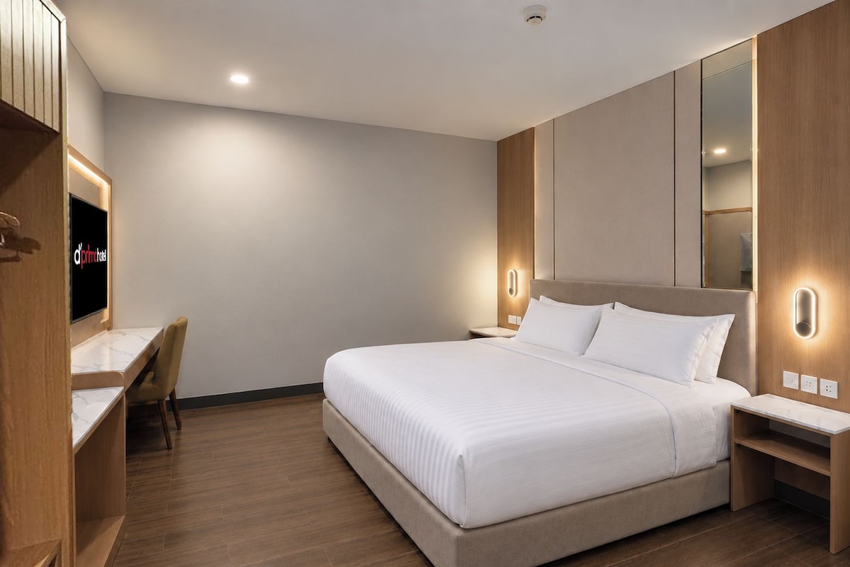 Quarto casal ou duplo superior, sem janelas | Cofres nos quartos, escrivaninha, Wi-Fi de cortesia, roupa de cama