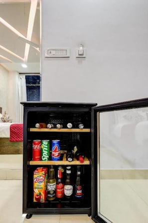 A minibar with beverages and snacks. - Hotel Priyaj  (Jaipur)