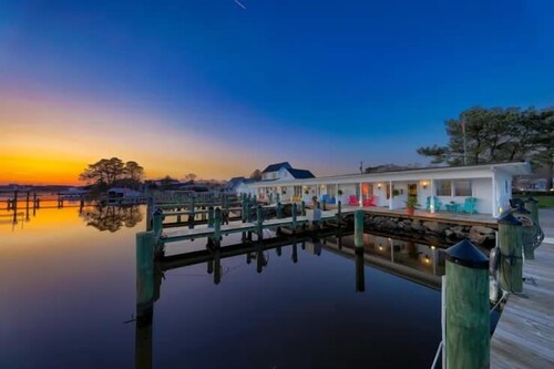 Coral Tides Cottage | The Inn on Turville Creek