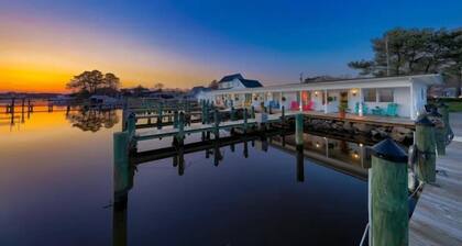 Coral Tides Cottage | The Inn on Turville Creek