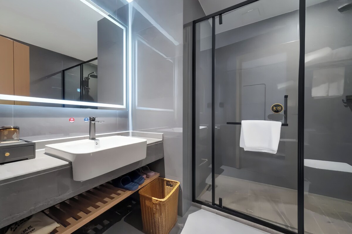 Superior Double Room, Hill View | Bathroom