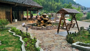 Unclassified image, 5 of 28, button - Zhangjiajie Stilt Paradise (Zhangjiajie)