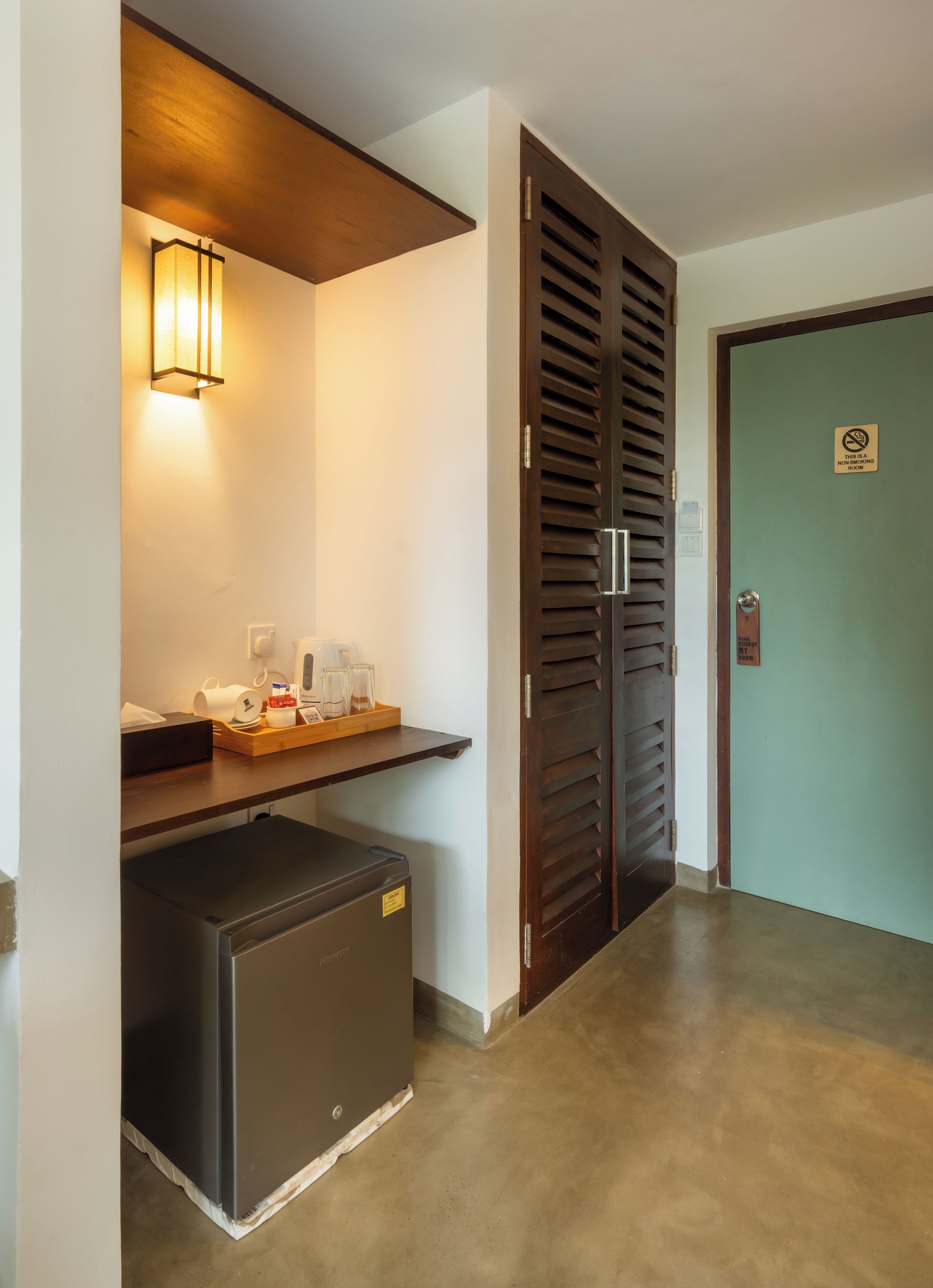 Deluxe Double Room, 1 King Bed, Garden View | Minibar