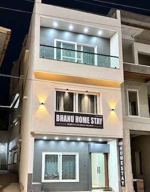 Unclassified image, 5 of 20, button - Bhanu Home Stay (Ujjain)
