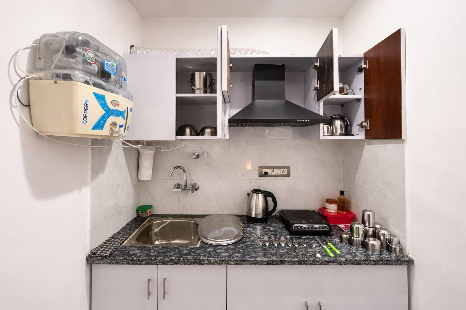 Comfort Studio, Balcony, Garden View | Private kitchen | Fridge, cookware/dishes/utensils