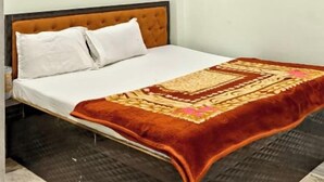 Unclassified image, 5 of 10, button - Hotel Sharad Inn (Varanasi)