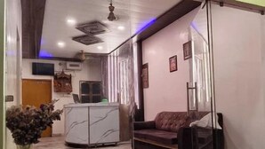 Unclassified image, 4 of 10, button - Hotel Sharad Inn (Varanasi)