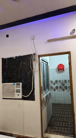 Unclassified image, 2 of 10, button - Hotel Sharad Inn (Varanasi)