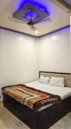 Room - Hotel Sharad Inn (Varanasi)