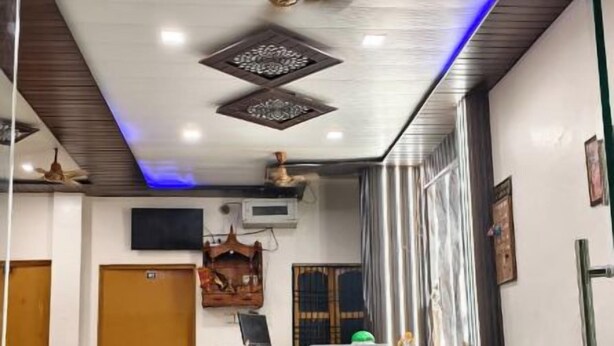 Lobby - Hotel Sharad Inn (Varanasi)