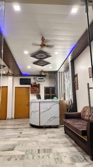 Unclassified image, 2 of 10, button - Hotel Sharad Inn (Varanasi)