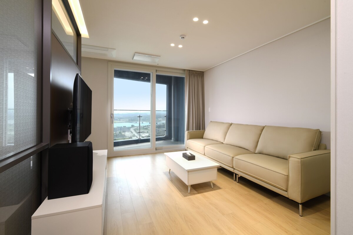 Executive kamer, 1 twee- of 2 eenpersoonsbedden, balkon, gedeeltelijk uitzicht op oceaan
