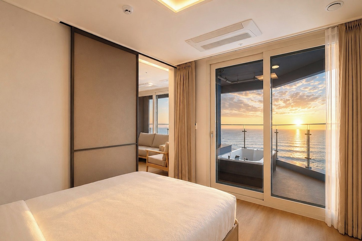 Premium Suite, Balcony | Down comforters, WiFi (free)
