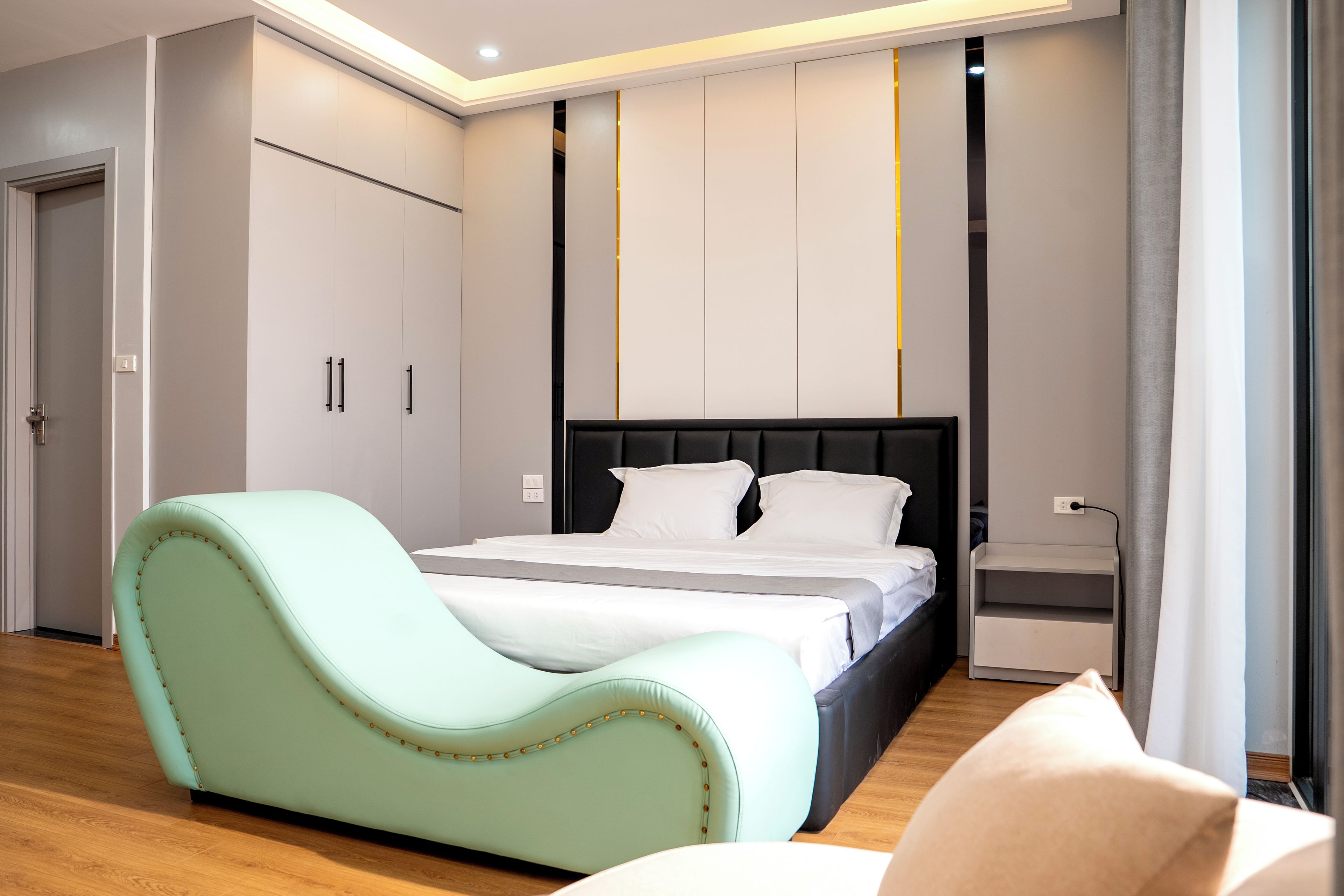 Suite, Balcony, City View | Desk, WiFi (free)