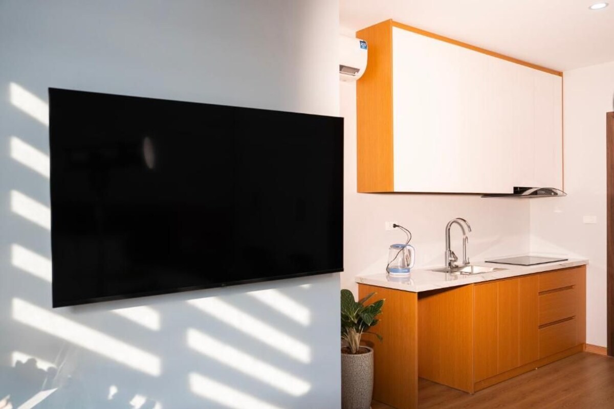 Standard Double Room, City View | Private kitchen | Fridge, cookware/dishes/utensils