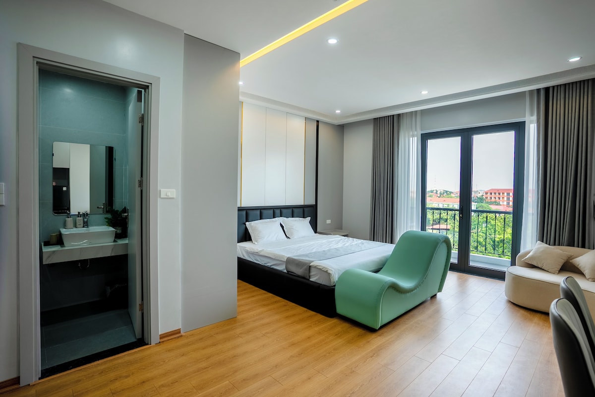 Suite, Balcony, City View