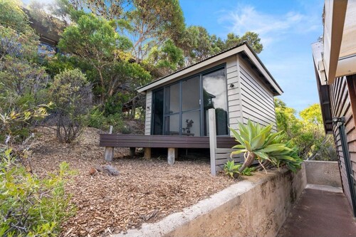 Ocean View Cottage Gnarabup - Cosy cottage with stunning ocean views
