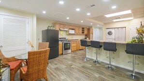 Unclassified image, 4 of 30, button - On Main St! Walkable Family Apartment in Princeton (Princeton)