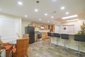 Unclassified image, 4 of 30, button - On Main St! Walkable Family Apartment in Princeton (Princeton)