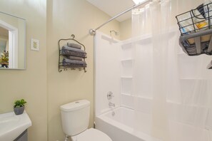 Bathroom - On Main St! Walkable Family Apartment in Princeton (Princeton)