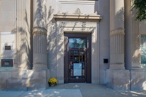 Unclassified image, 3 of 30, button - On Main St! Walkable Family Apartment in Princeton (Princeton)