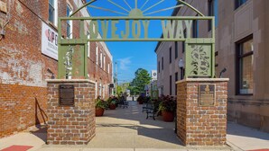 Unclassified image, 5 of 30, button - On Main St! Walkable Family Apartment in Princeton (Princeton)