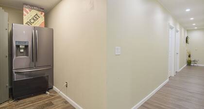On Main St! Walkable Family Apartment in Princeton