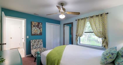 Lake House: Resort Amenities, Pool, Dock & Beach